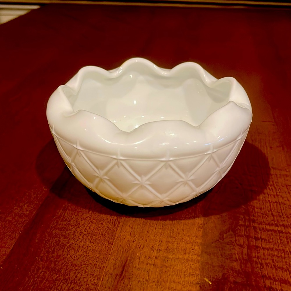 Indiana Milk Glass Ruffled Rose Bowl Vase Vintage Duette Pattern